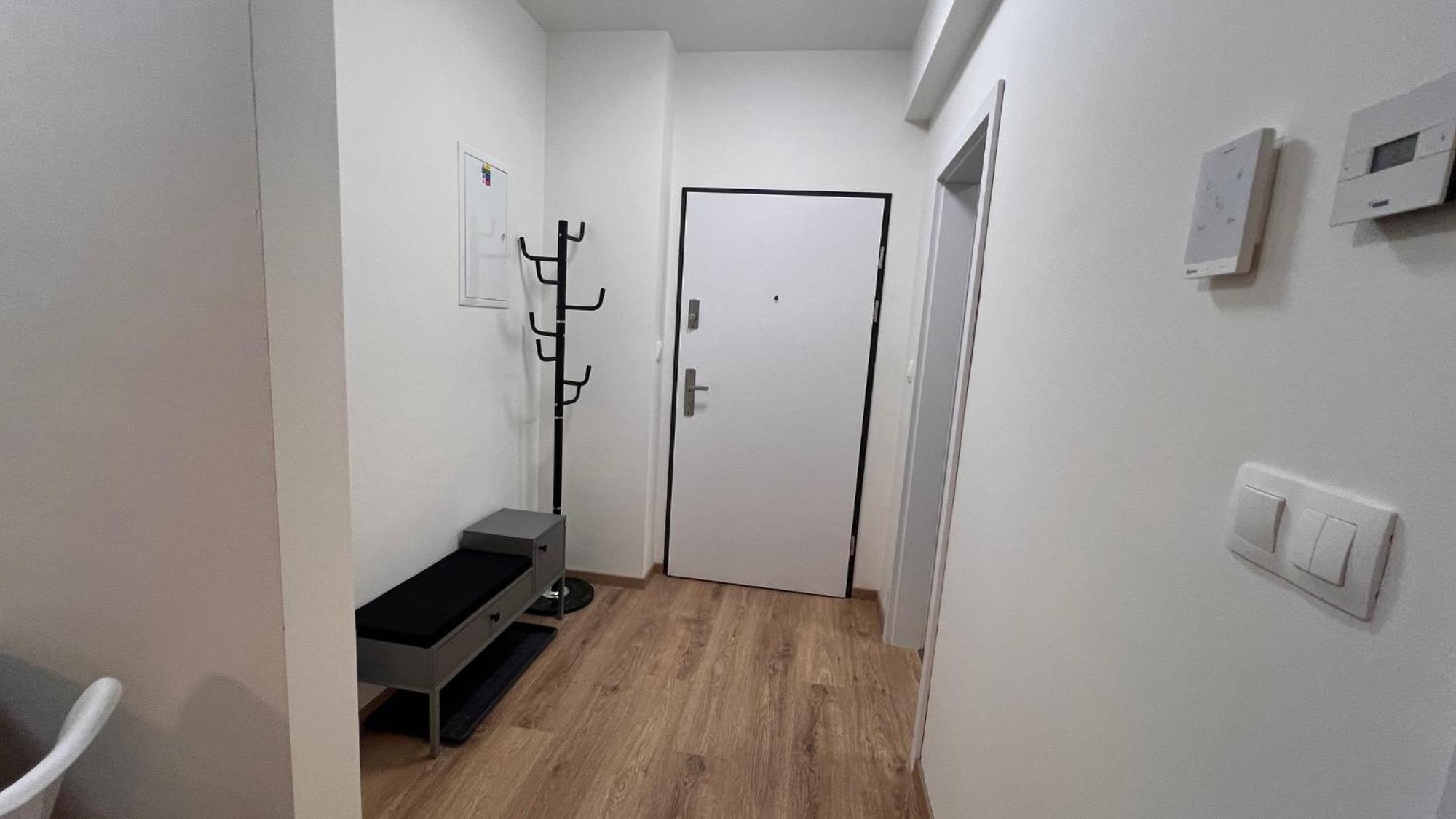 Air-Conditioned 2 Room Apartment, Balcony, New Building, 201 Rovinka Exteriör bild