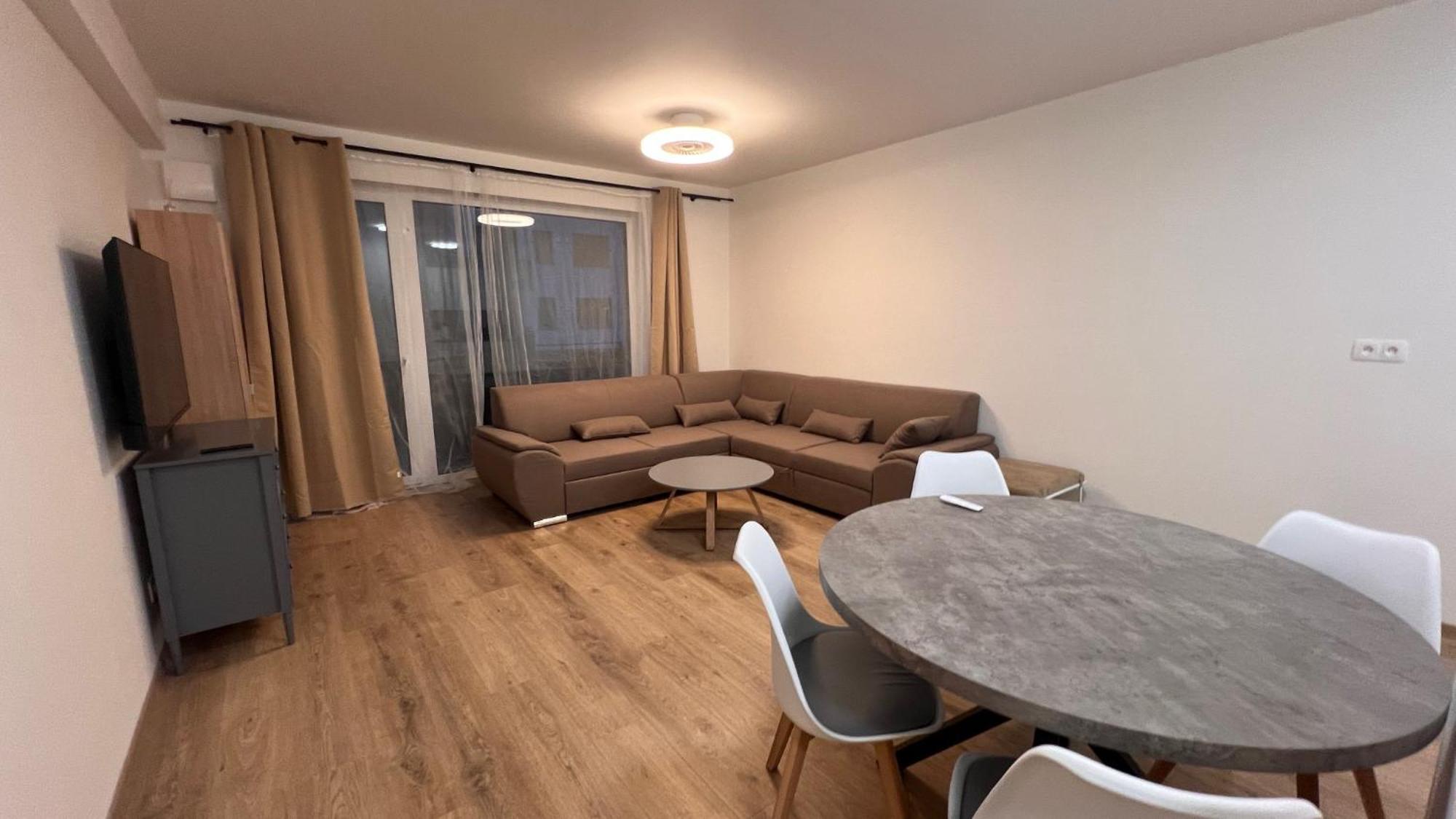 Air-Conditioned 2 Room Apartment, Balcony, New Building, 201 Rovinka Exteriör bild